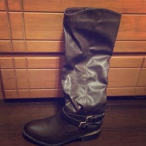 NIB Brown Paris Dream Boots